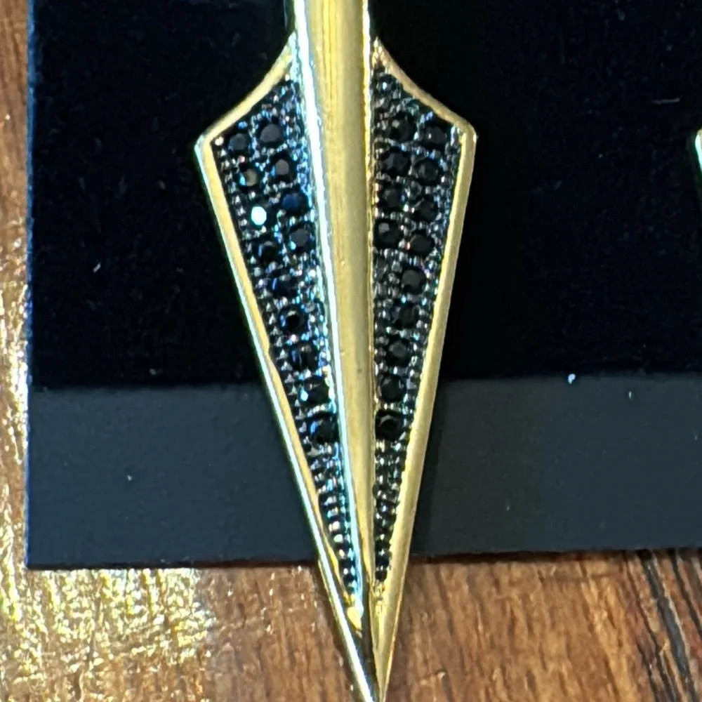 nOIr 18 karat plated over solid brass black cubic zirconia Arrow stud earrings - Picture 3 of 4